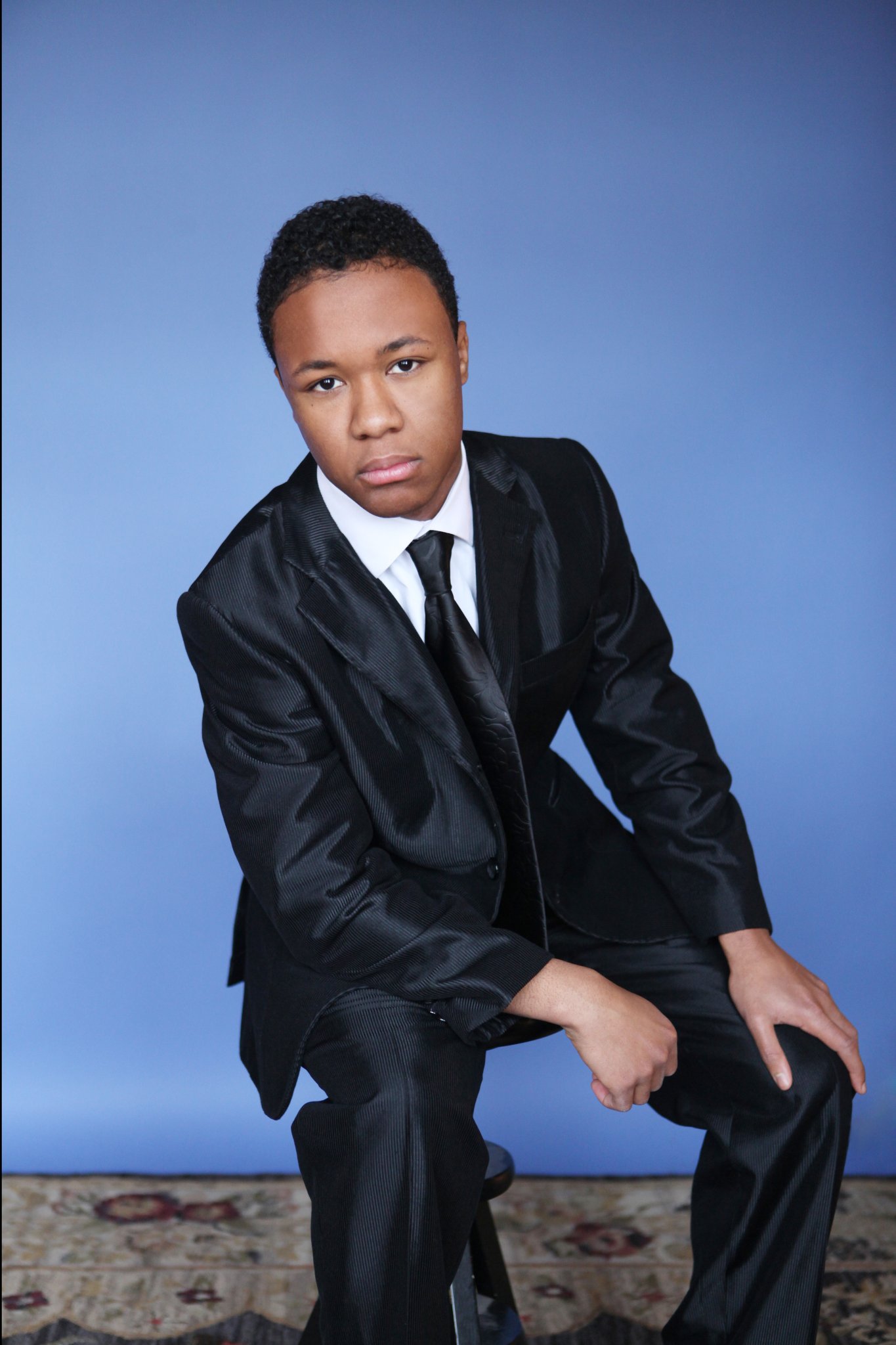 Фото - Джош Гилберт: 1365x2048 / 244 Кб