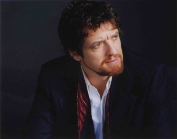 Фото - Луис Феррейра: 353x277 / 10 Кб