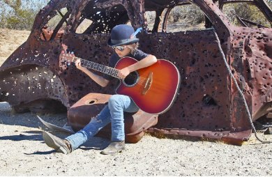 Фото - Иссак Пресли: 390x254 / 38 Кб