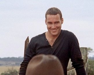 Фото - Каллэн Мулвей: 324x260 / 14 Кб