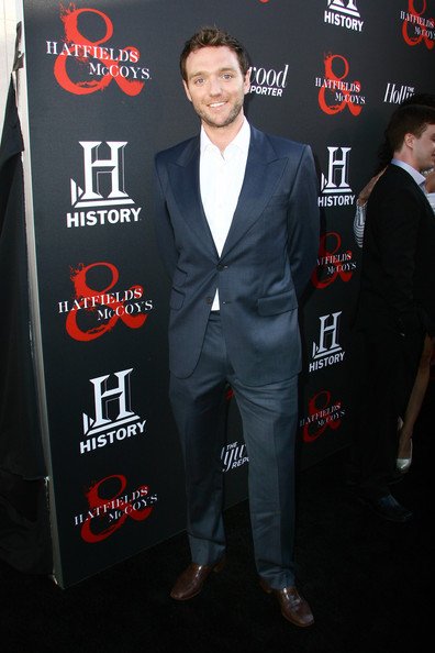 Фото - Том Маккей: 396x594 / 43 Кб