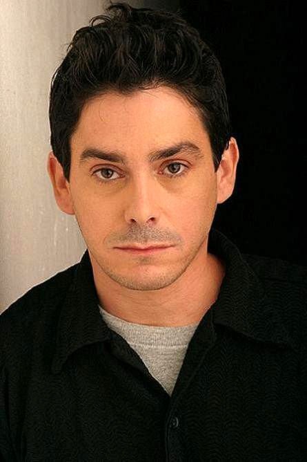 Фото - Куттер Гарсия: 445x668 / 38 Кб