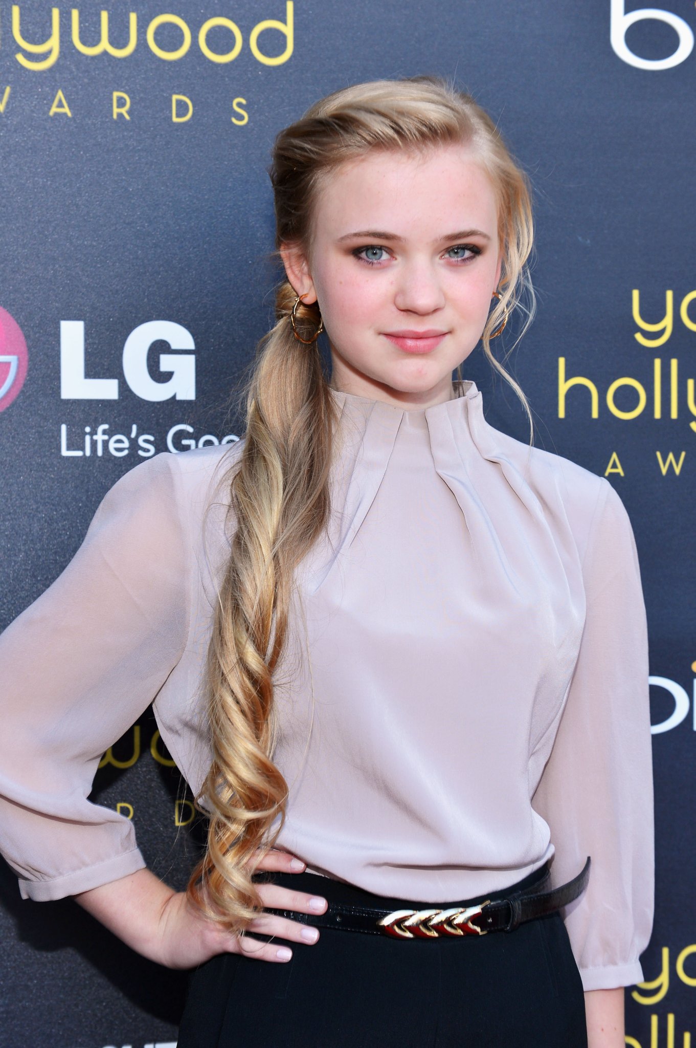 Фото - Сьерра Маккормик: 1361x2048 / 381 Кб