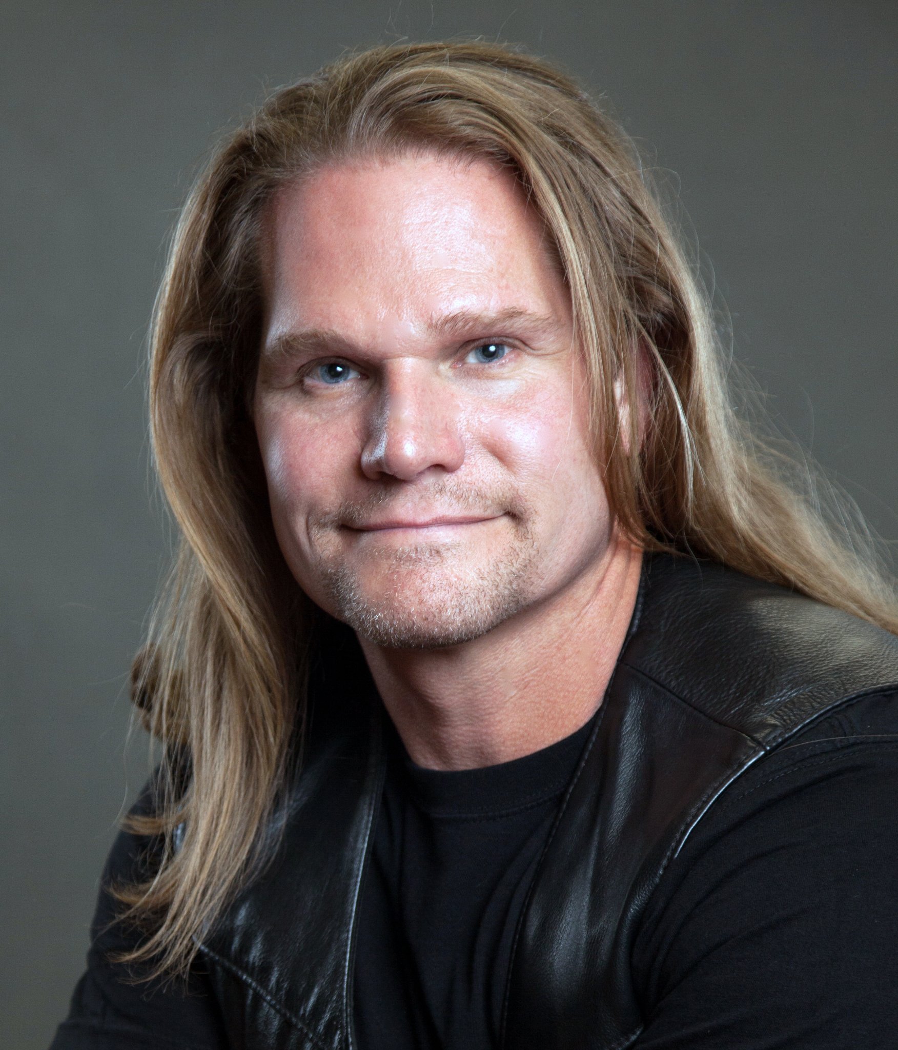 Фото - Брайан Грэхам: 1752x2048 / 514 Кб