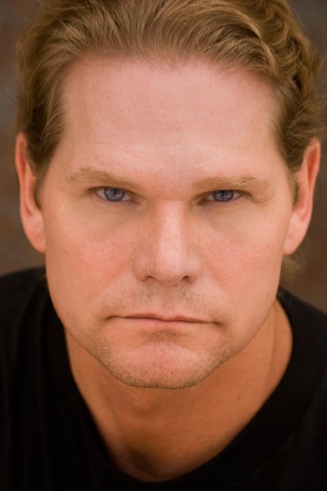 Фото - Брайан Грэхам: 467x700 / 40 Кб