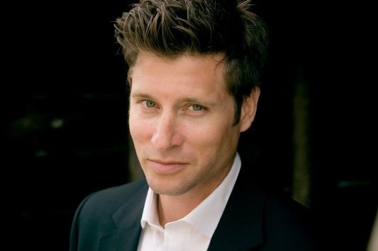 Фото - Дэймон Рунян: 533x355 / 19 Кб