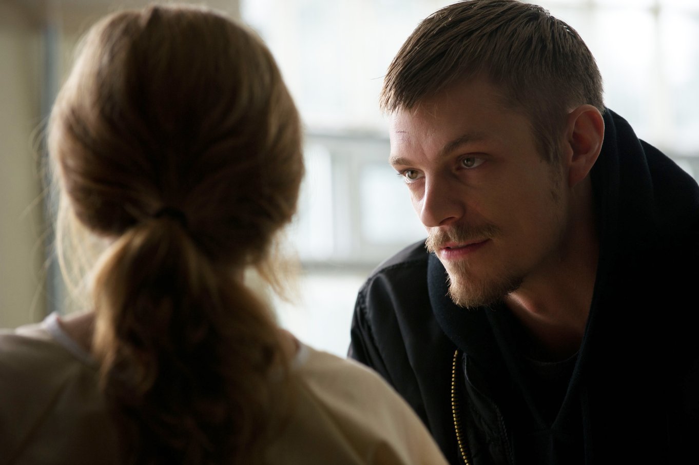 Фото - Юэль Киннаман: 1362x906 / 96 Кб