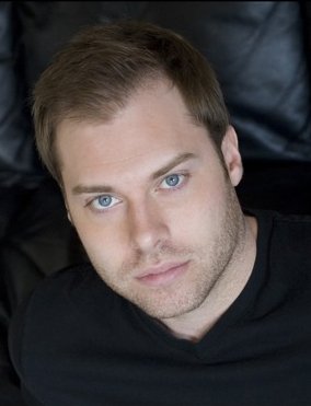 Фото - Кеван Кейс: 284x371 / 15 Кб