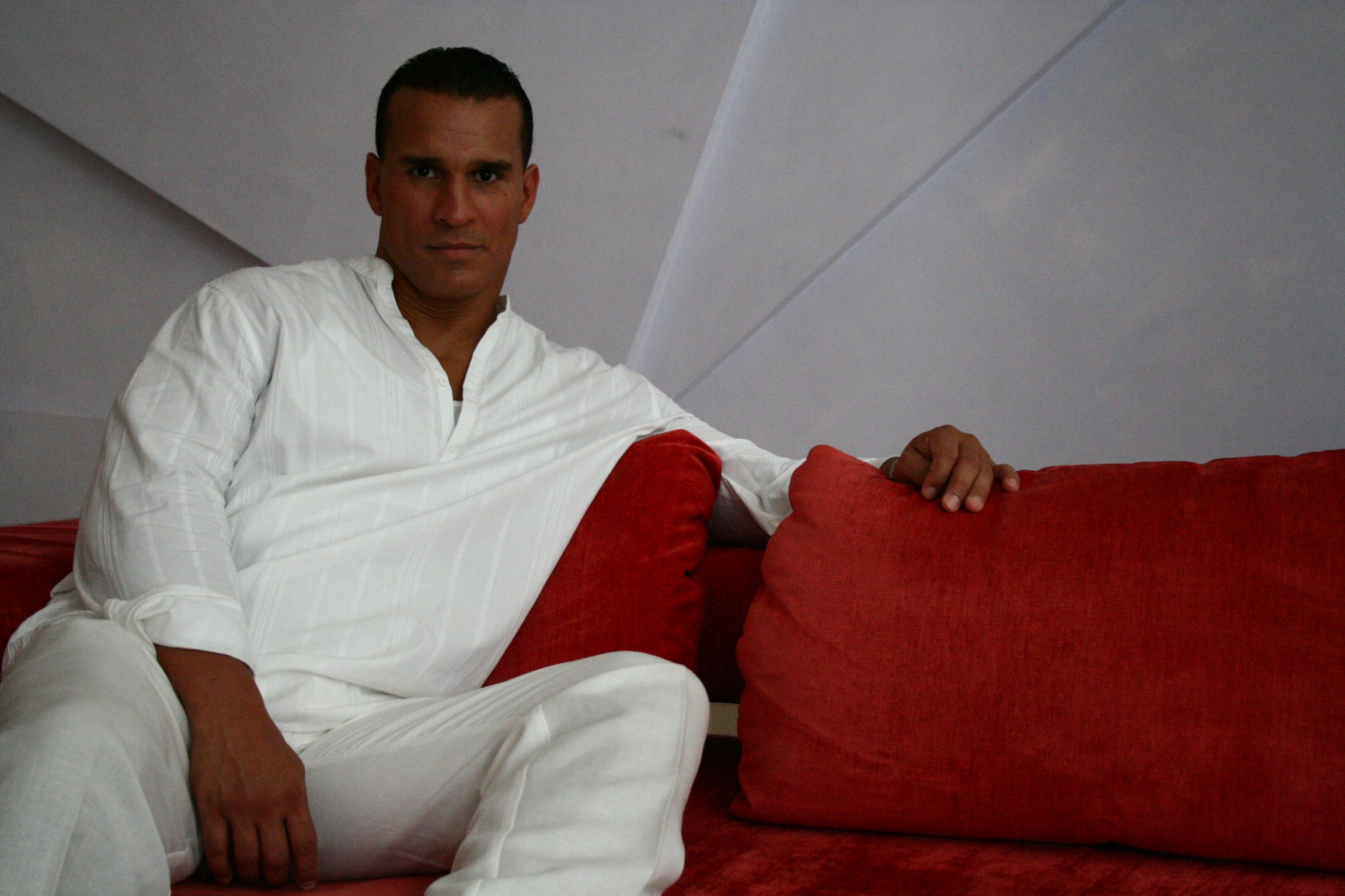 Фото - Джозеф Велез: 2304x1536 / 441 Кб