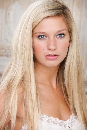 Фото - Эмили Пельз: 300x450 / 27 Кб