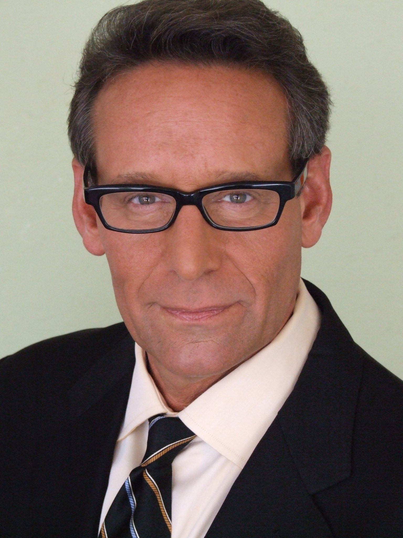 Фото - Роберт Мартин Стейнберг: 1536x2048 / 402 Кб