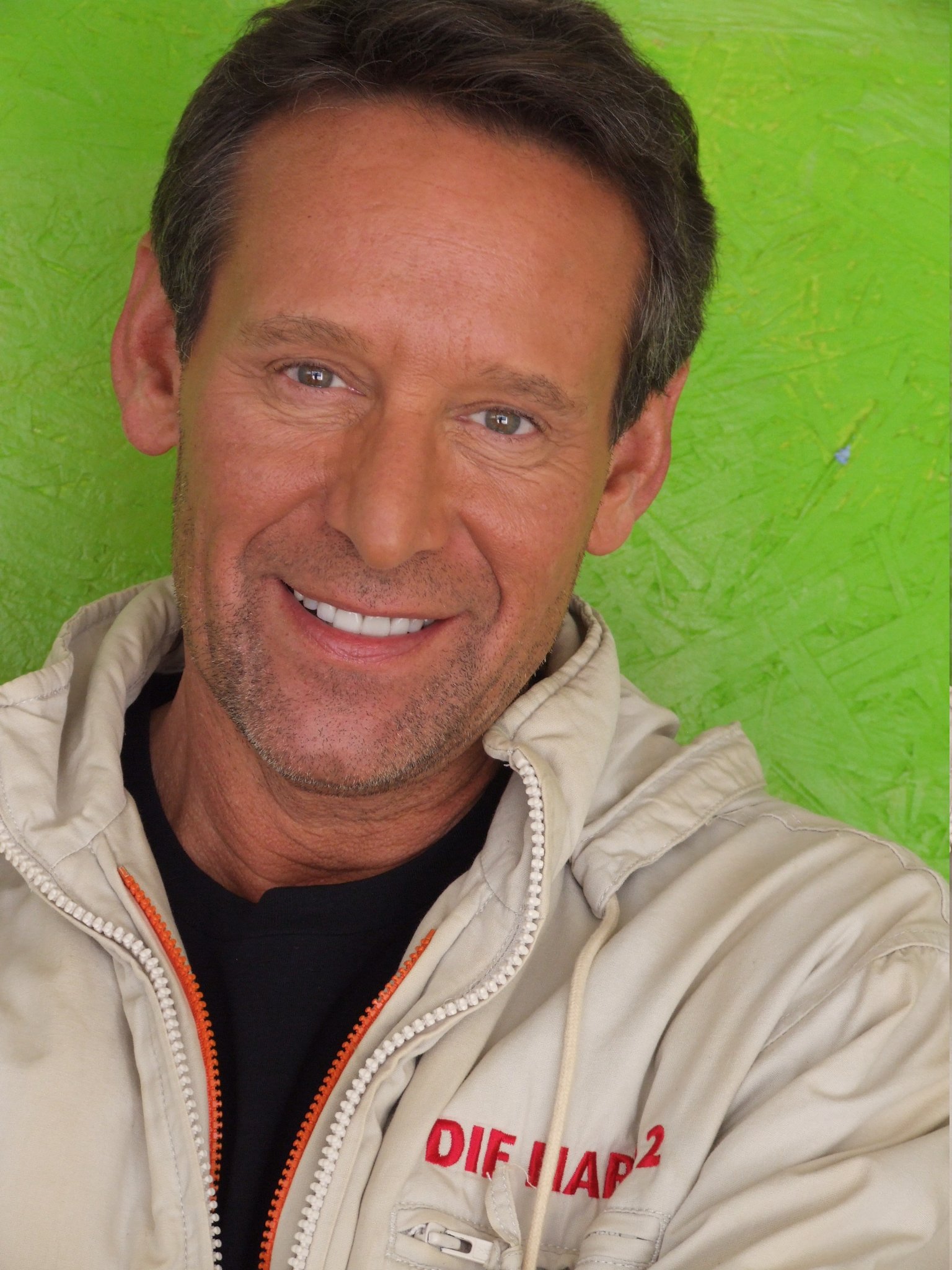 Фото - Роберт Мартин Стейнберг: 1536x2048 / 422 Кб