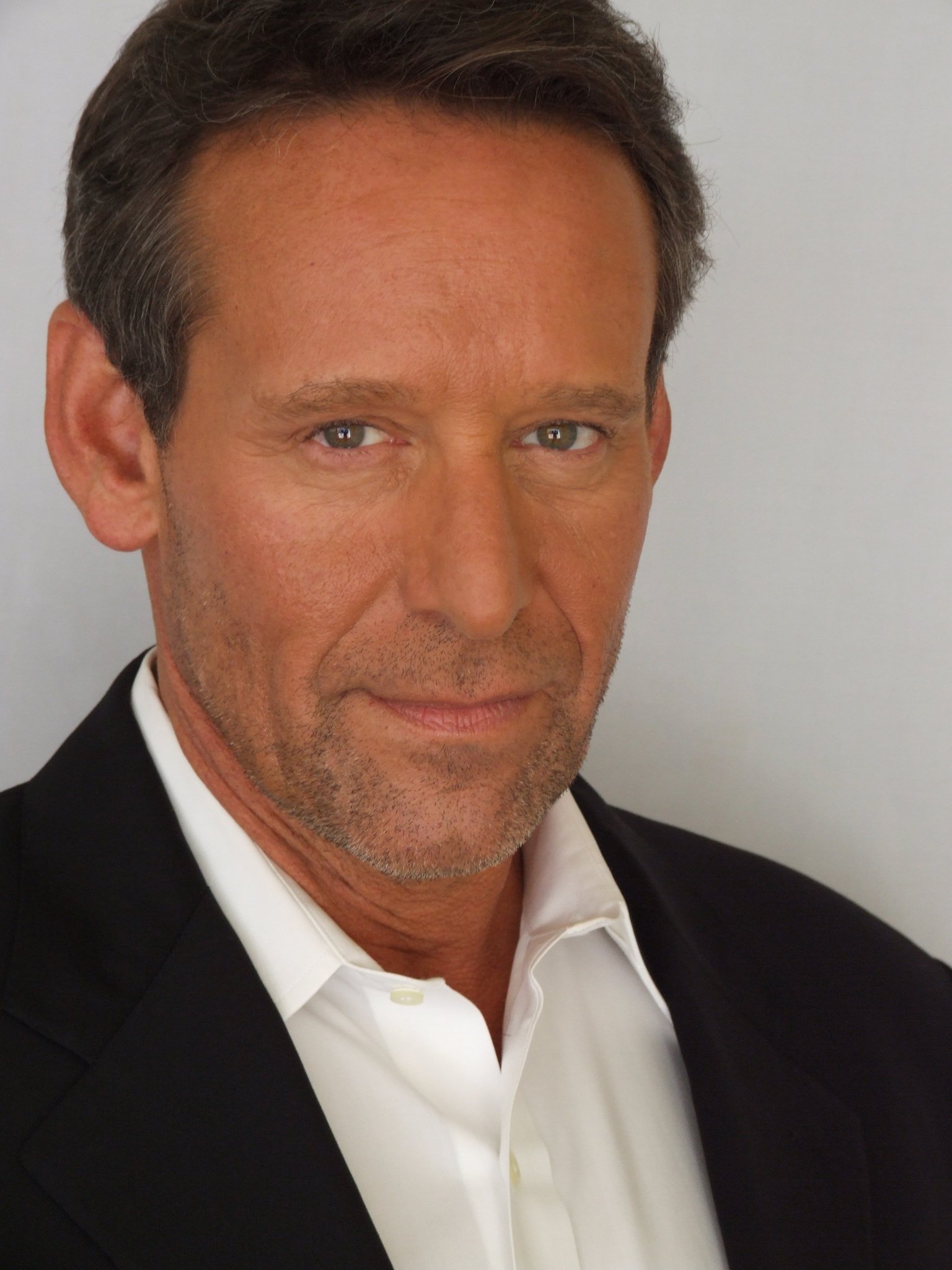 Фото - Роберт Мартин Стейнберг: 1536x2048 / 287 Кб