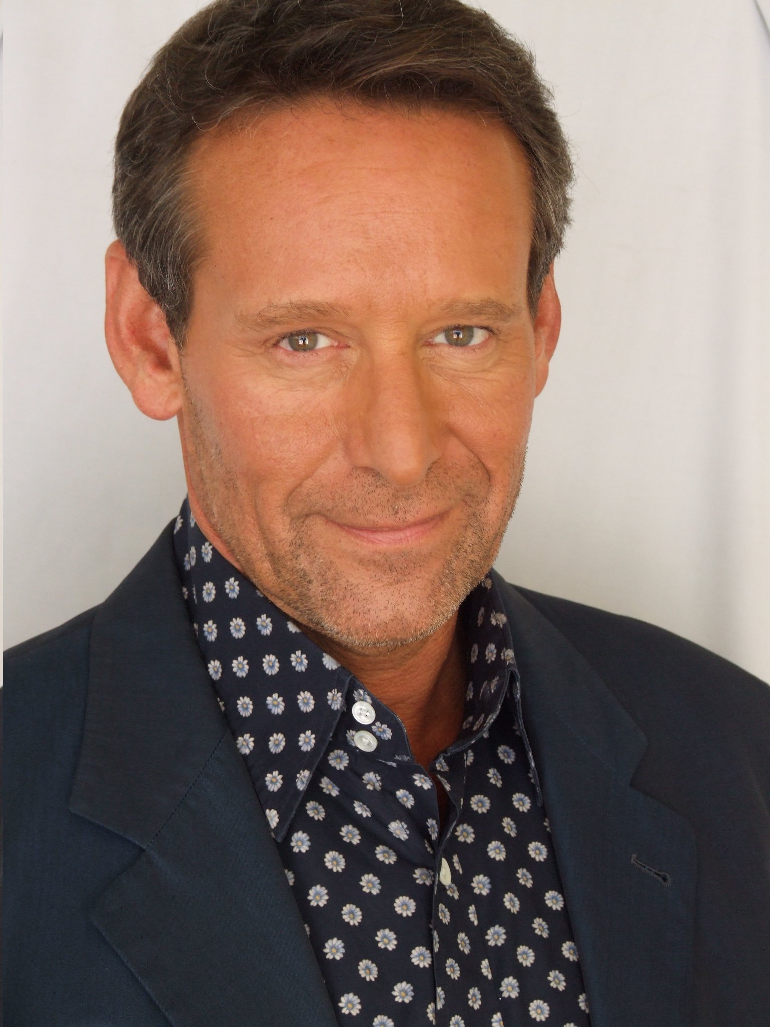 Фото - Роберт Мартин Стейнберг: 1536x2048 / 344 Кб