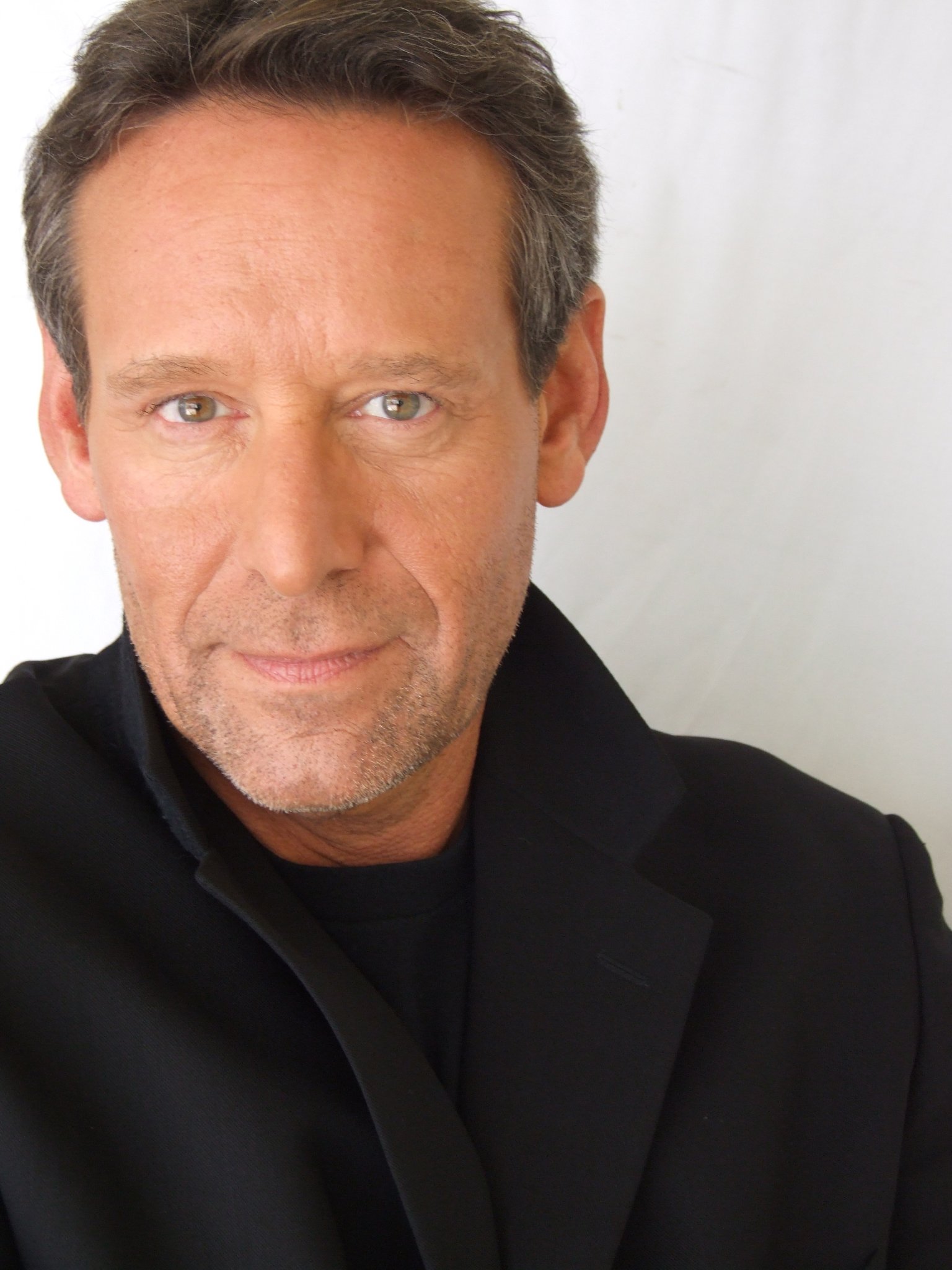 Фото - Роберт Мартин Стейнберг: 1536x2048 / 271 Кб