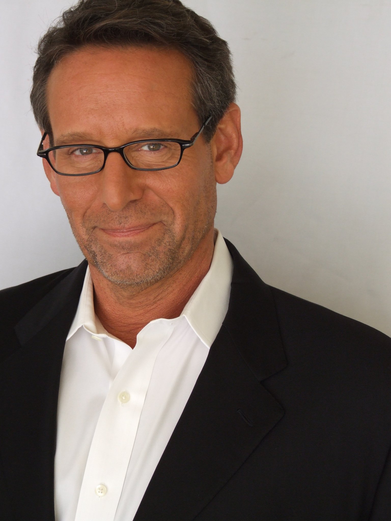 Фото - Роберт Мартин Стейнберг: 1536x2048 / 289 Кб