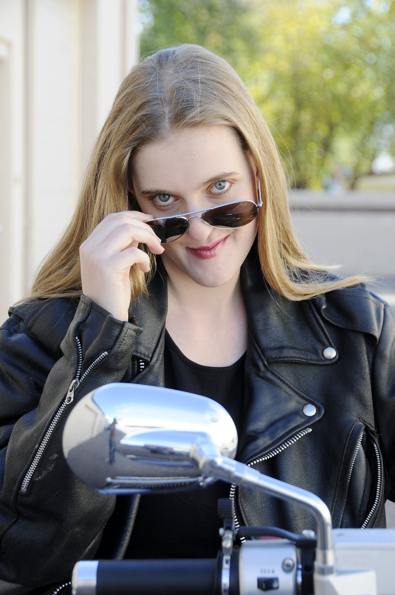 Фото - Эшли М. Калфас: 1360x2048 / 440 Кб