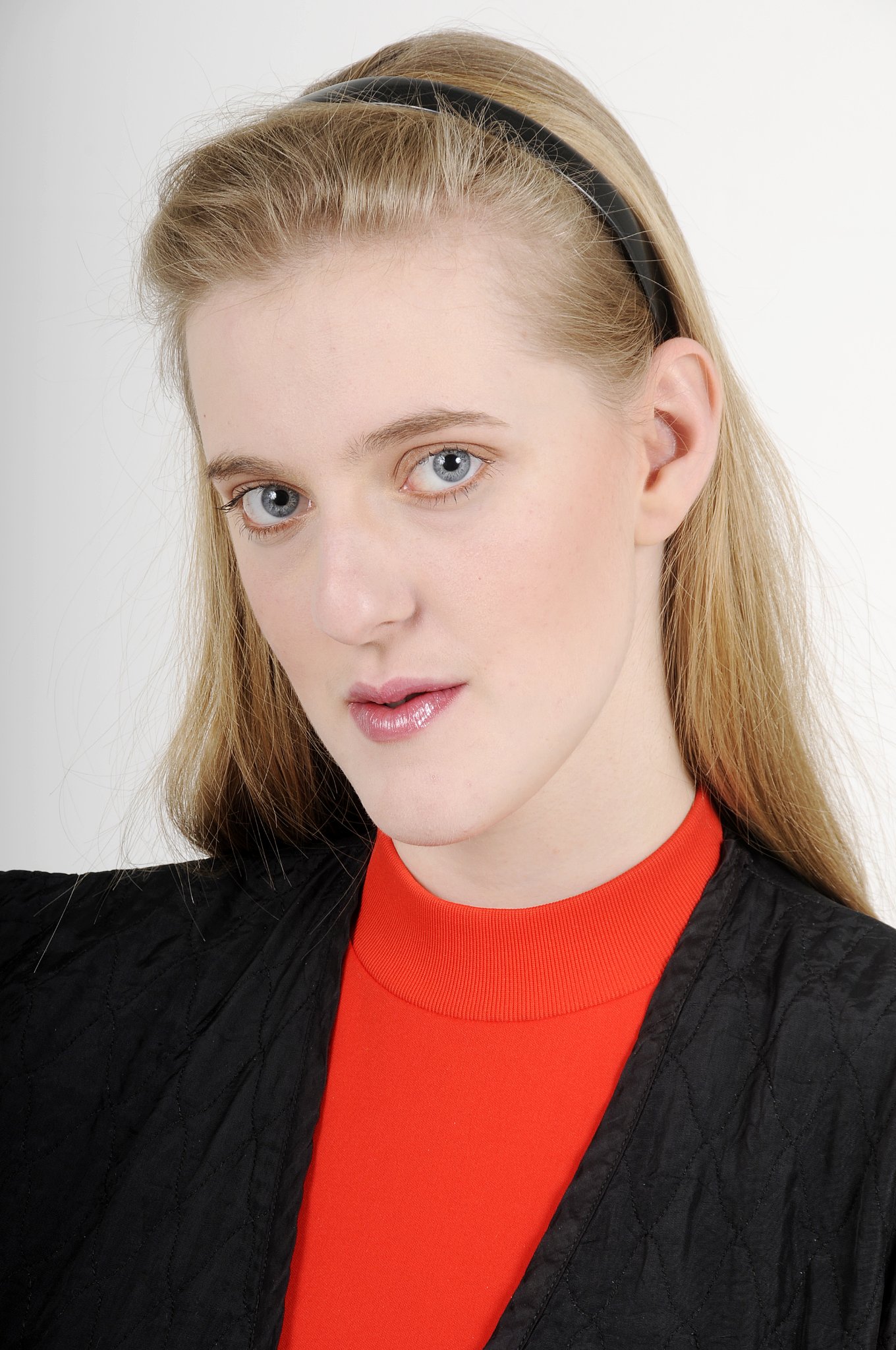 Фото - Эшли М. Калфас: 1360x2048 / 435 Кб