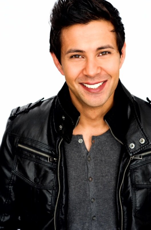 Фото - Джулиан Грэхам: 528x800 / 60 Кб