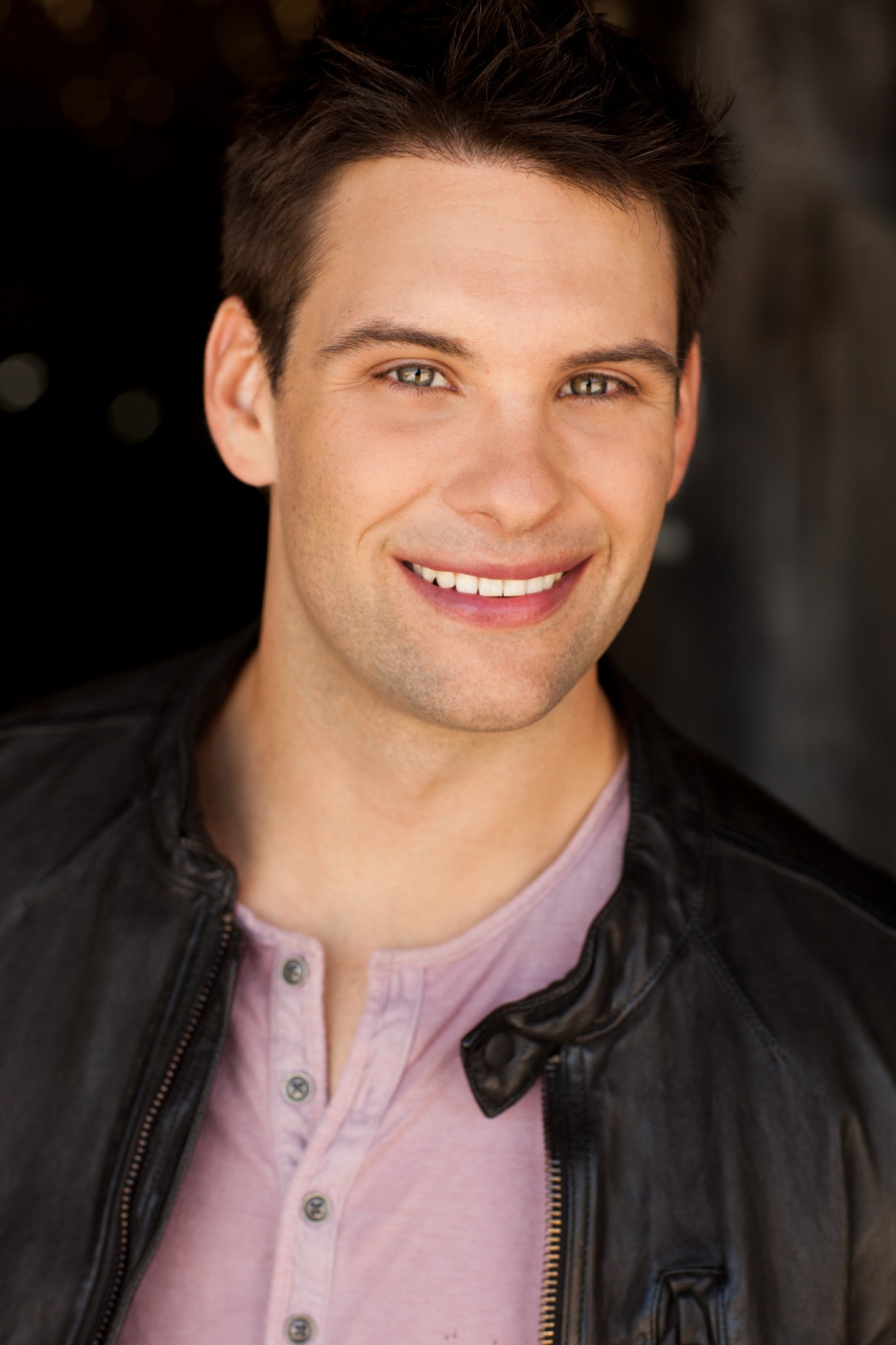 Фото - Кайл Валле: 1365x2048 / 226 Кб