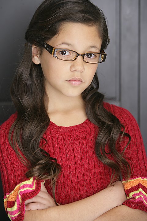 Фото - Дженна Ортега: 480x720 / 80 Кб