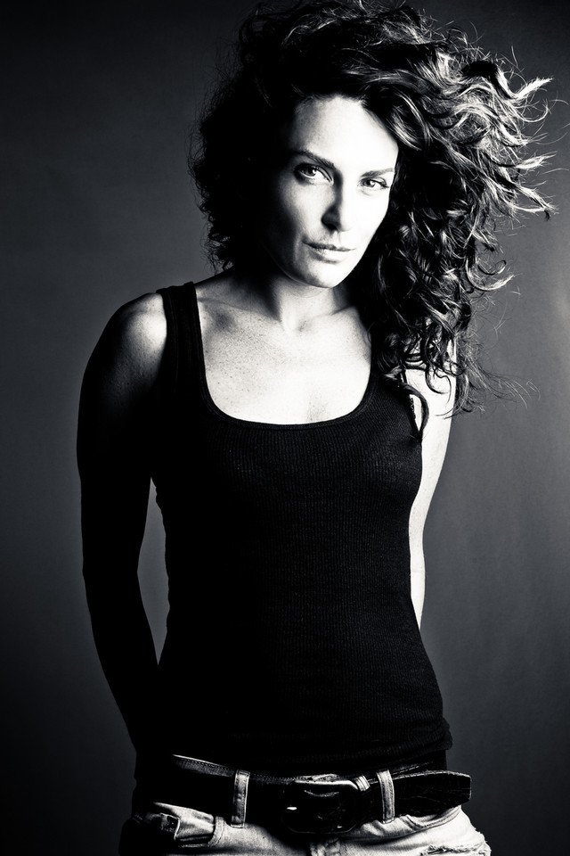 Фото - Кейси Джо Никлс: 640x960 / 96 Кб