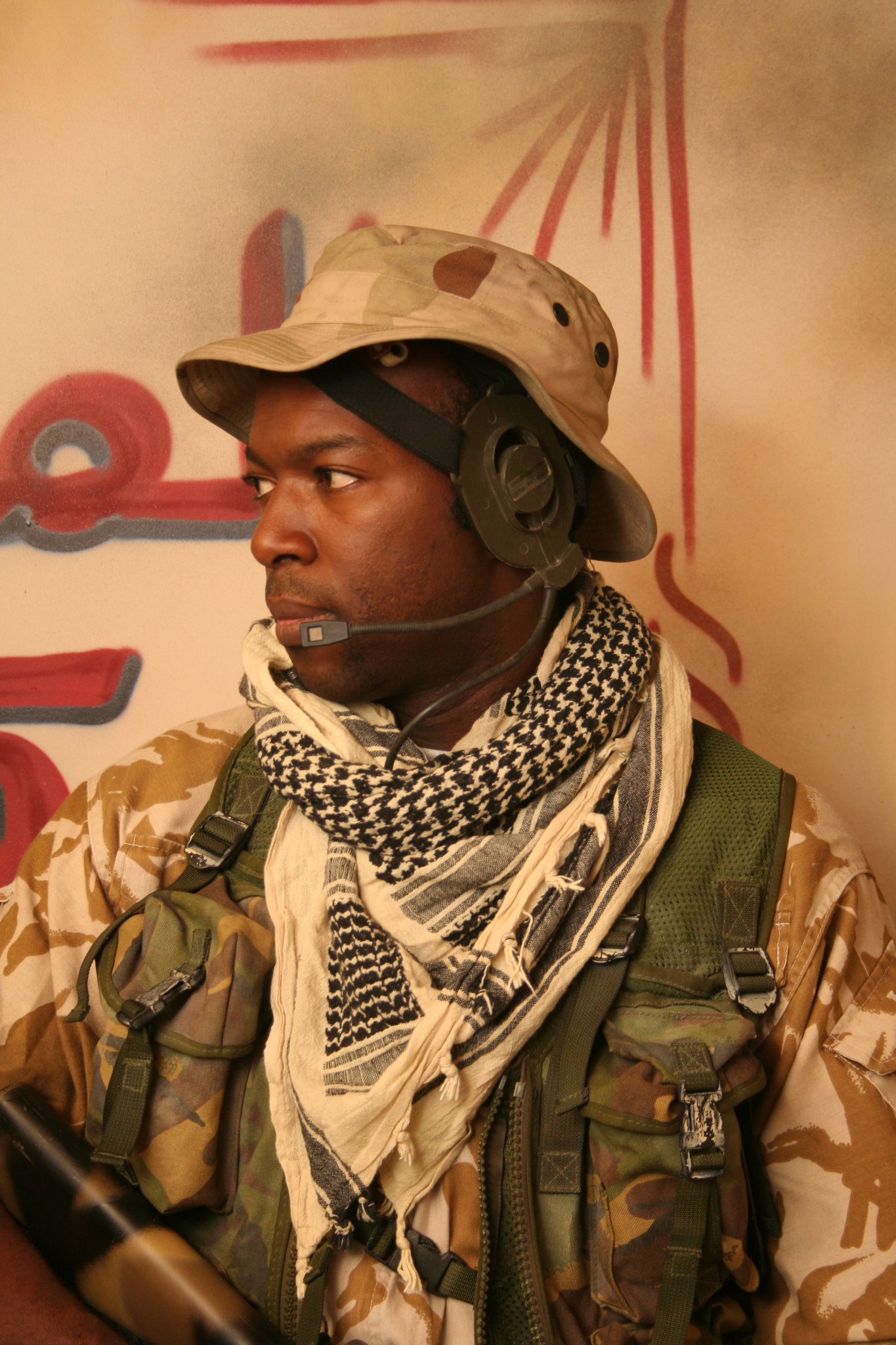 Фото - Гари Лоуренс: 1365x2048 / 467 Кб