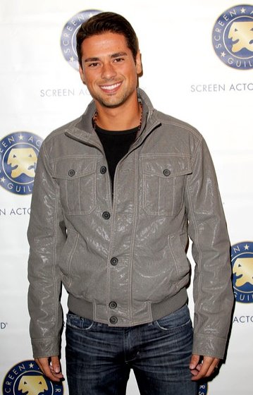 Фото - Дж.Р. Рамирез: 359x560 / 43 Кб