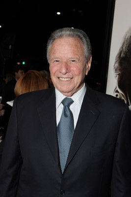 Фото - Мэйс Нойфелд: 267x400 / 14 Кб