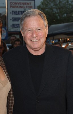 Фото - Мэйс Нойфелд: 257x400 / 17 Кб