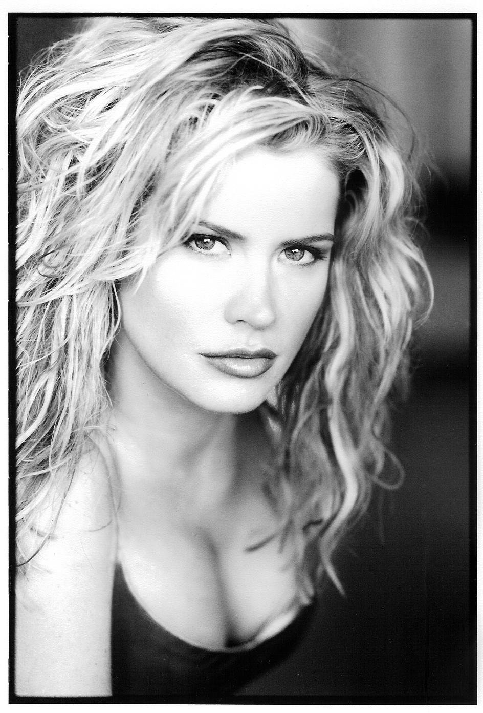 Фото - Кристи Суонсон: 944x1392 / 240 Кб