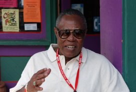 Фото - Сэм Мур: 272x185 / 12 Кб