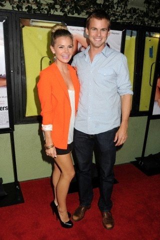 Фото - Томми Дьюи: 320x480 / 37 Кб