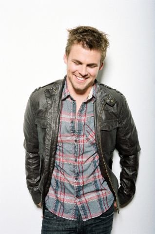 Фото - Томми Дьюи: 318x480 / 28 Кб