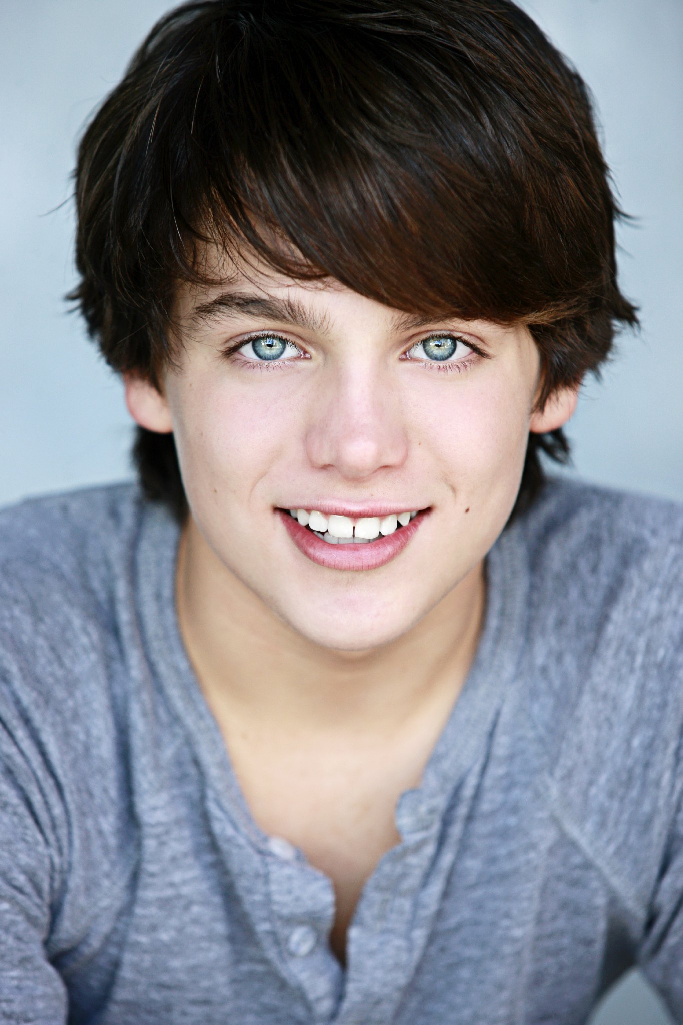 Фото - Дилан Спрейберри: 1365x2048 / 323 Кб