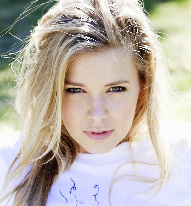 Фото - Ариана Мадикс: 607x655 / 76 Кб