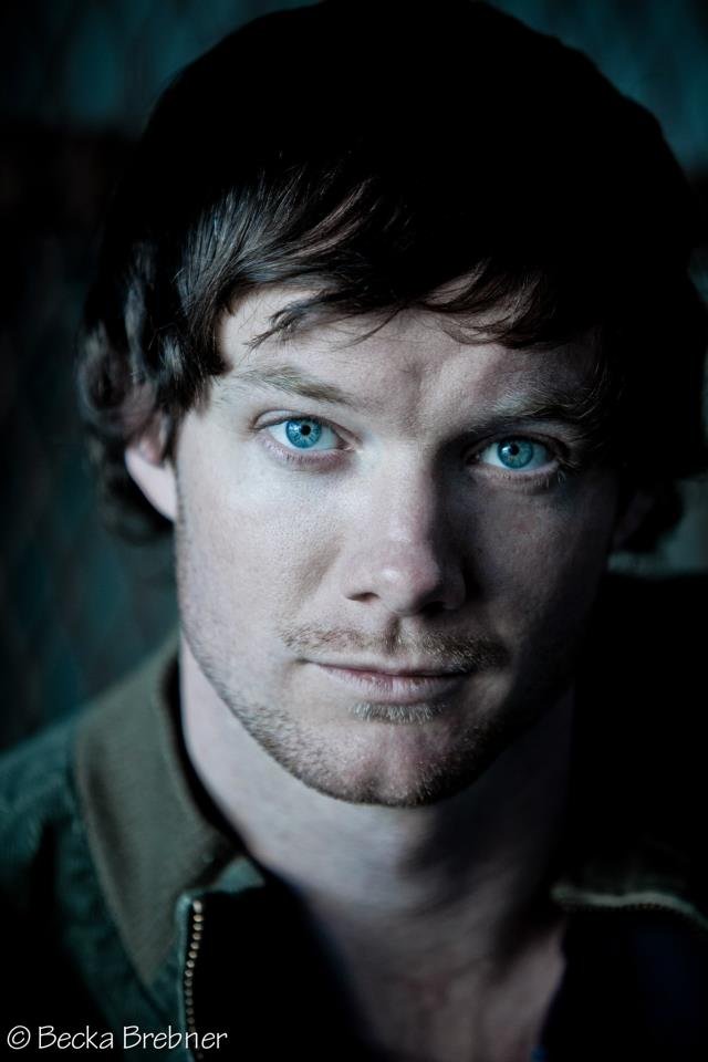 Фото - Брайан Сазерленд: 640x960 / 51 Кб