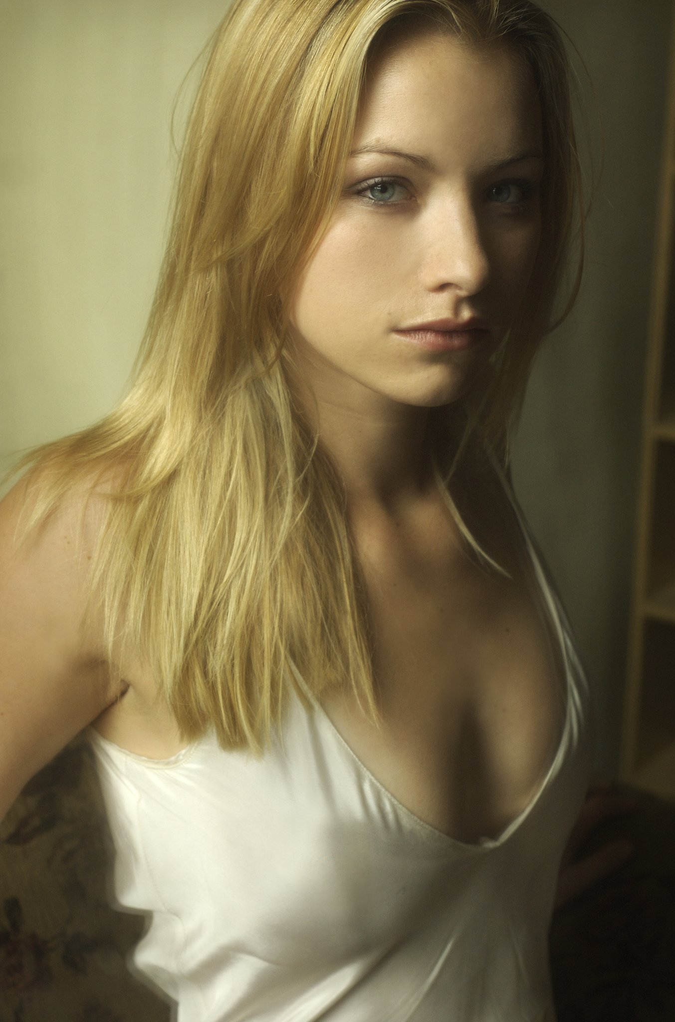 Фото - Эшли Плац: 1353x2048 / 295 Кб