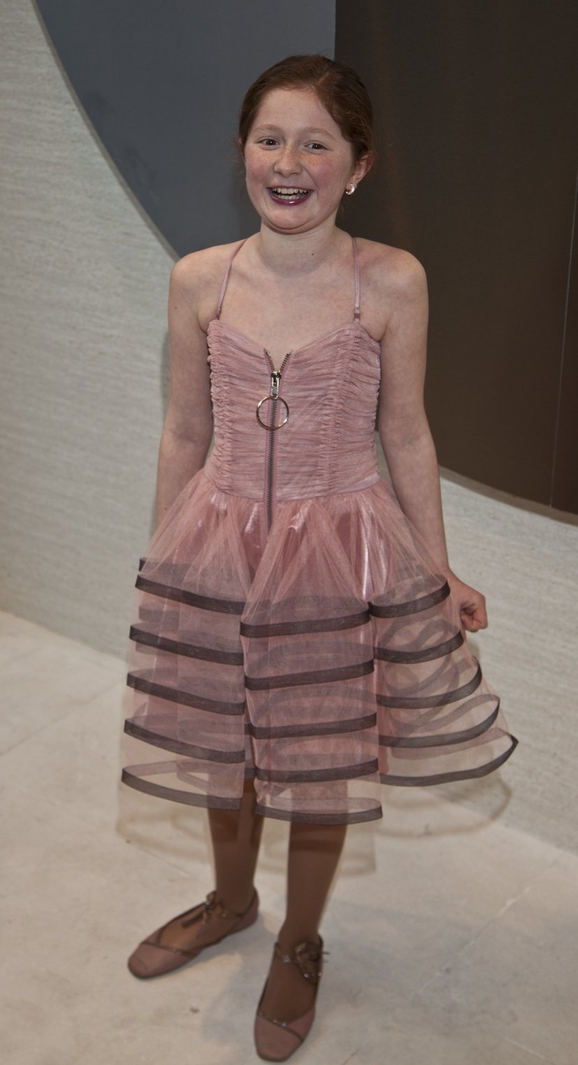 Фото - Эмма Кинни: 828x1525 / 119 Кб