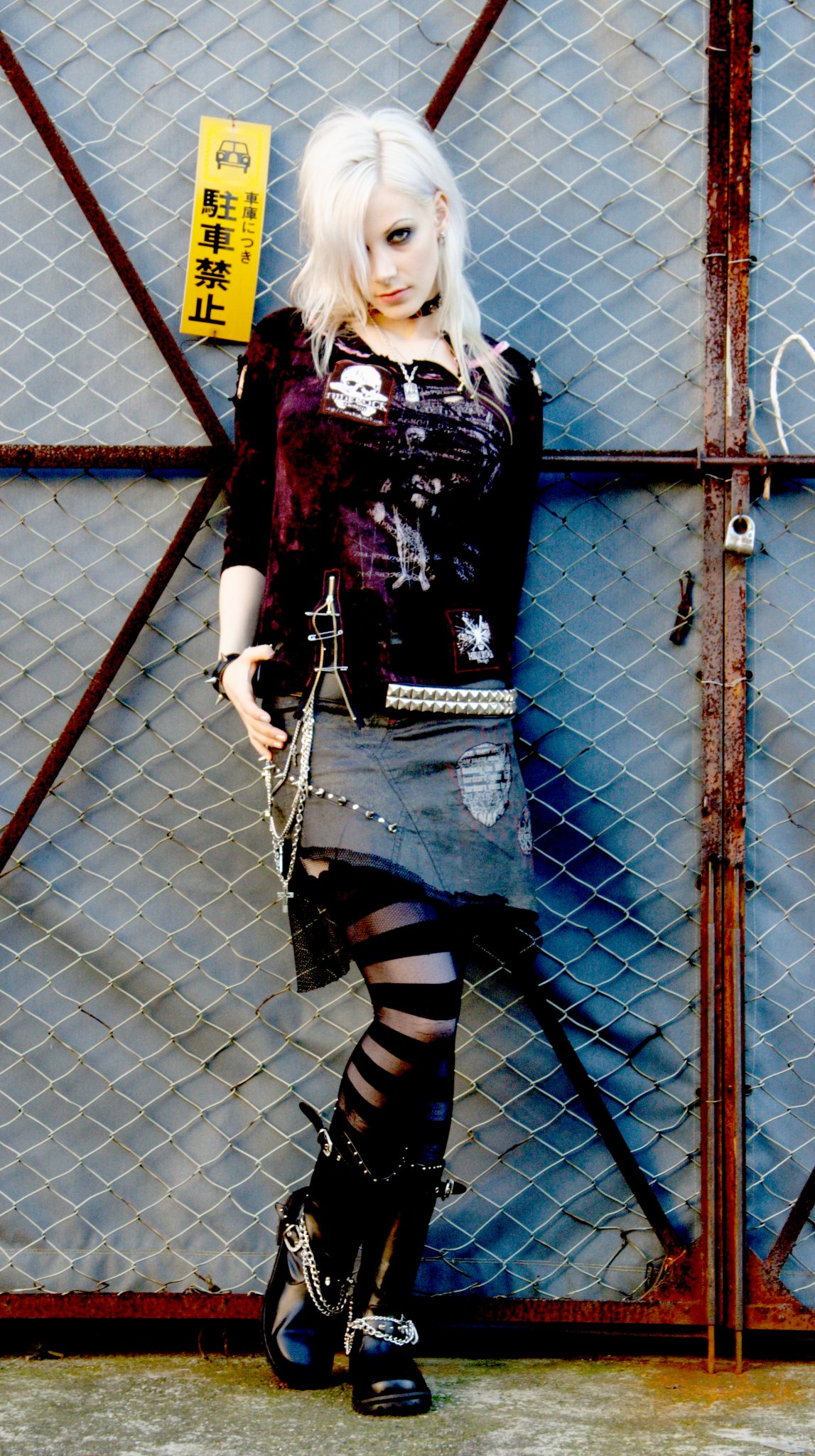 Фото - Сандра Линз: 1147x2048 / 526 Кб