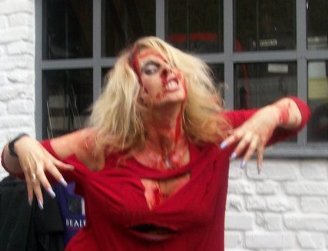 Фото - Джун Смит: 328x251 / 17 Кб