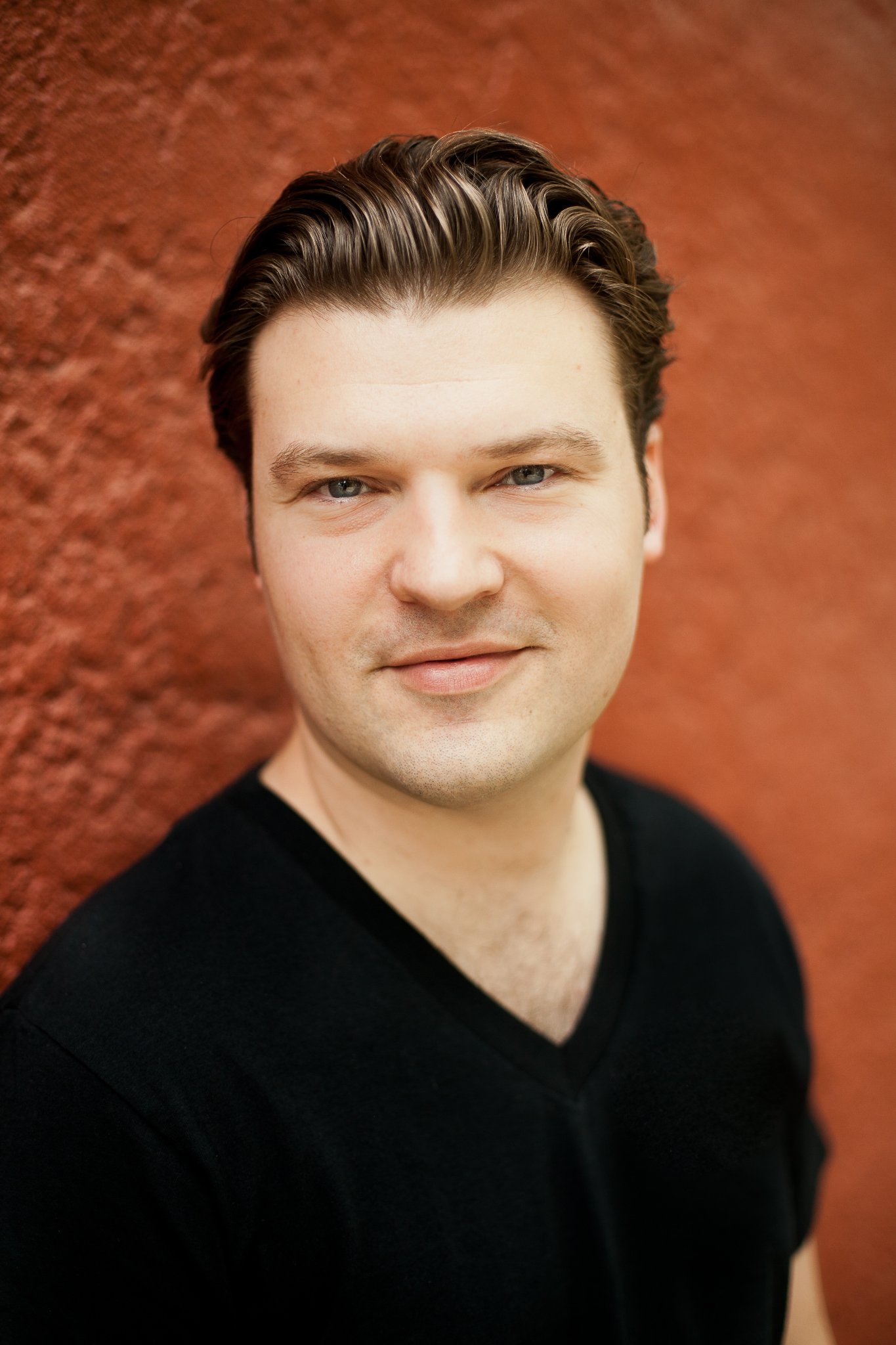 Фото - Адам Маккорт: 1365x2048 / 250 Кб