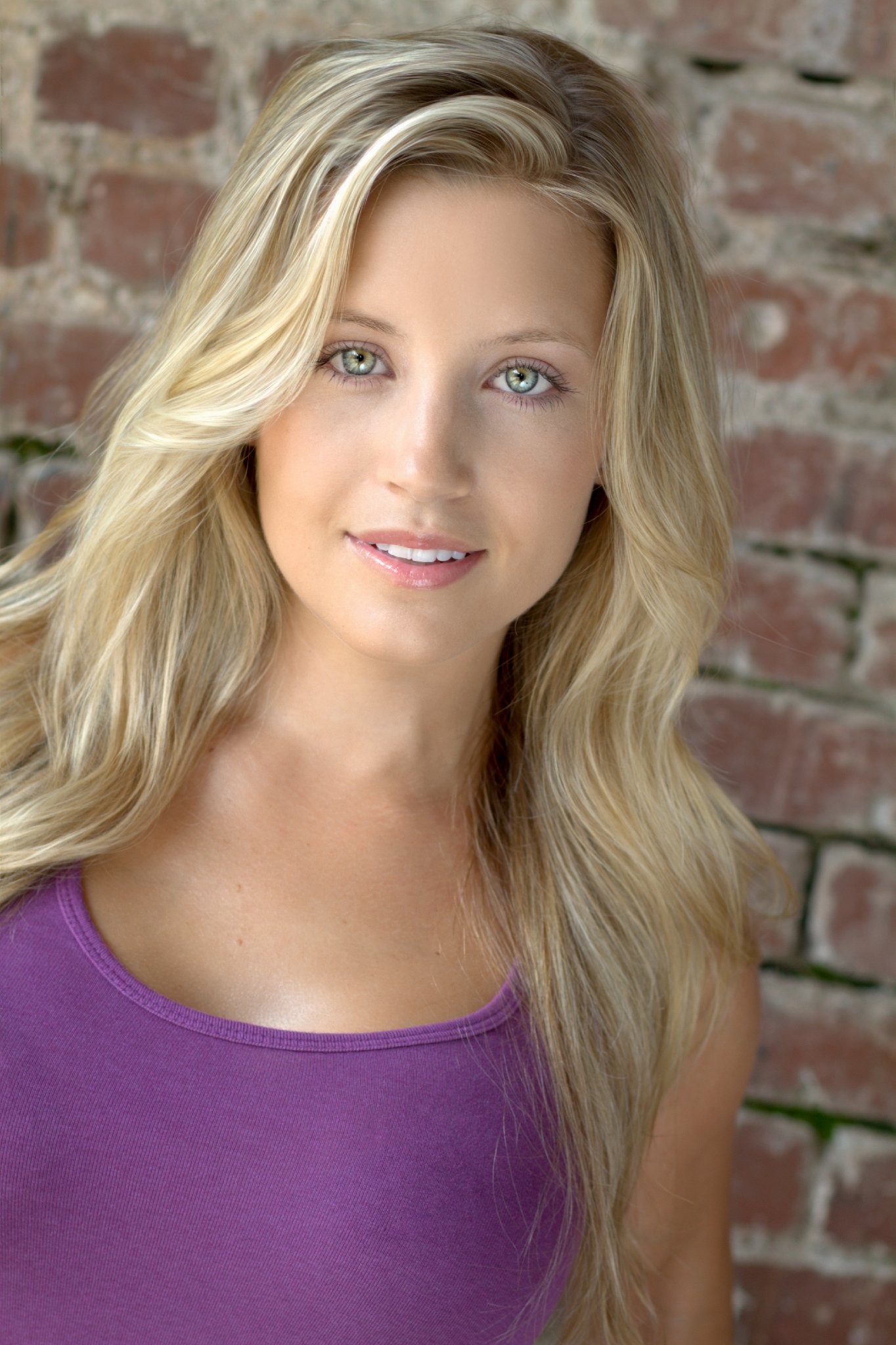 Фото - Эшли Уайт: 1364x2048 / 355 Кб