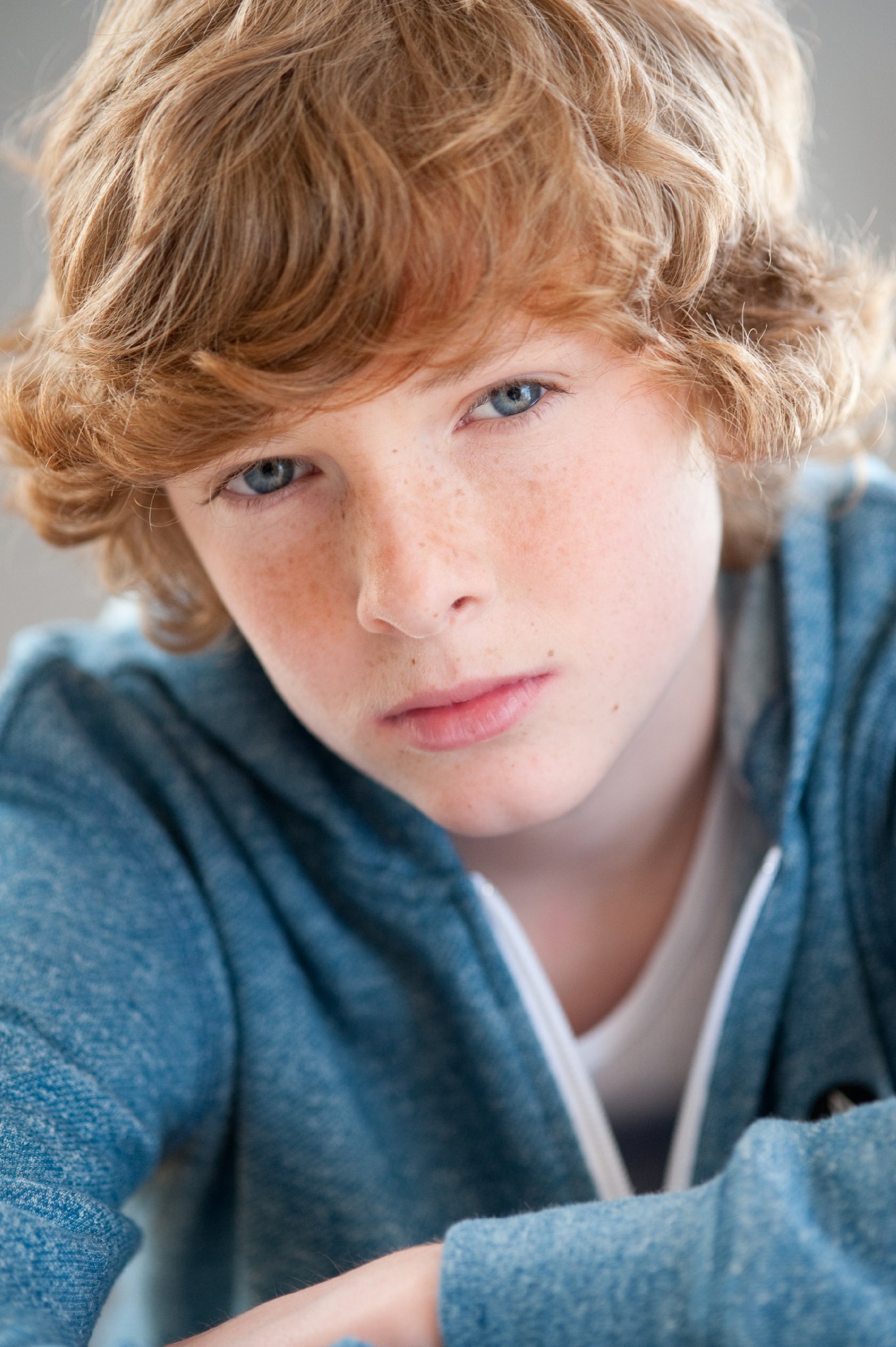 Фото - Джастин Халл: 1363x2048 / 372 Кб