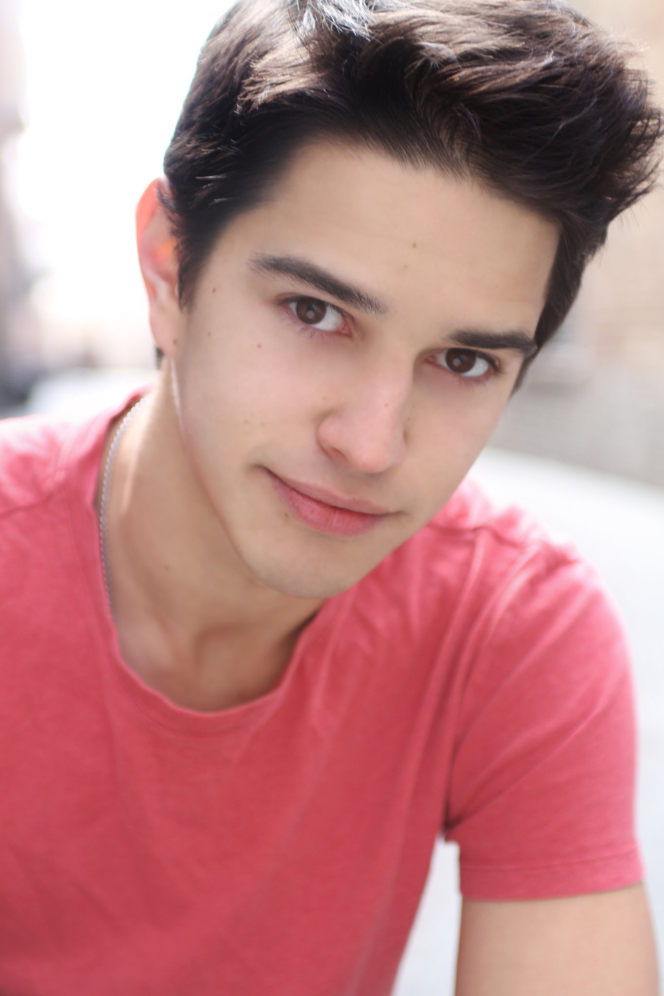 Фото - Джозеф Харо: 1365x2048 / 172 Кб