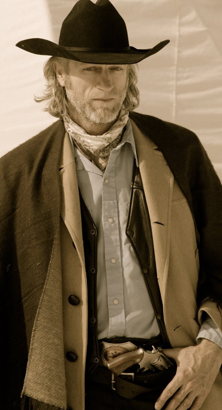 Фото - Расселл Ходжкинсон: 744x1374 / 162 Кб