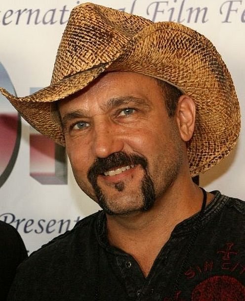 Фото - Брайан Ханна: 496x608 / 71 Кб