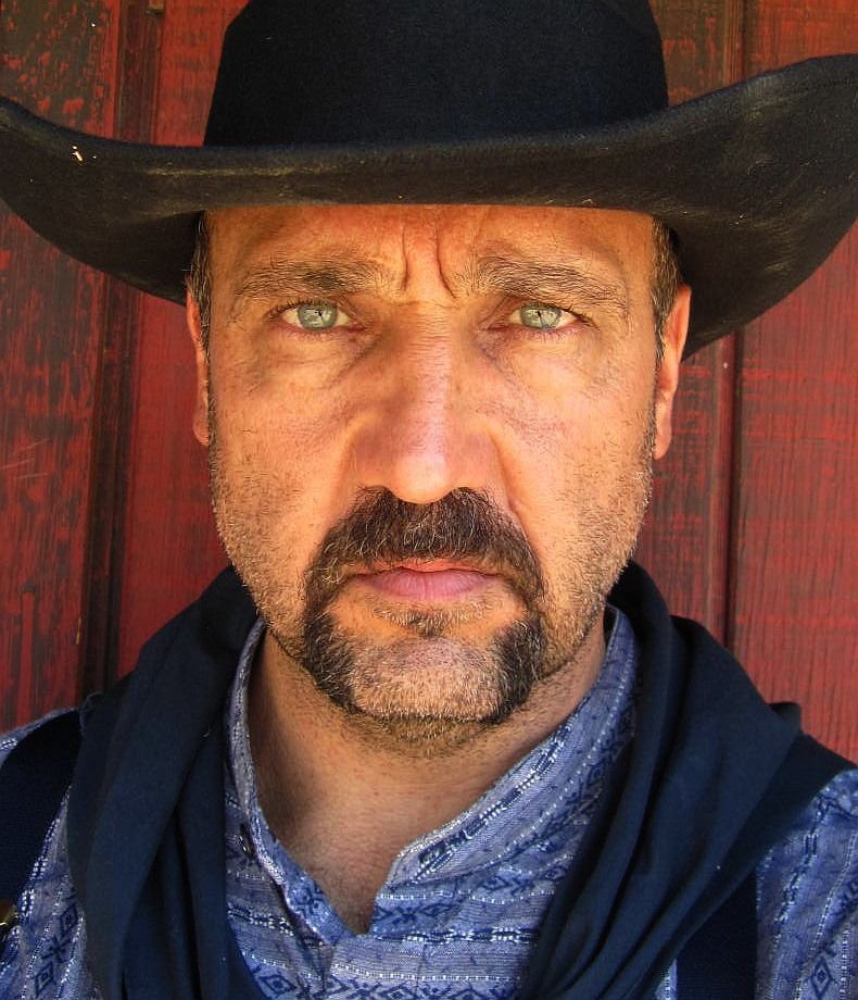 Фото - Брайан Ханна: 790x920 / 136 Кб