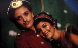 Фото - Дженна Ламия: 250x156 / 9 Кб