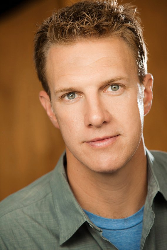 Фото - Майкл Линстрот: 569x853 / 71 Кб